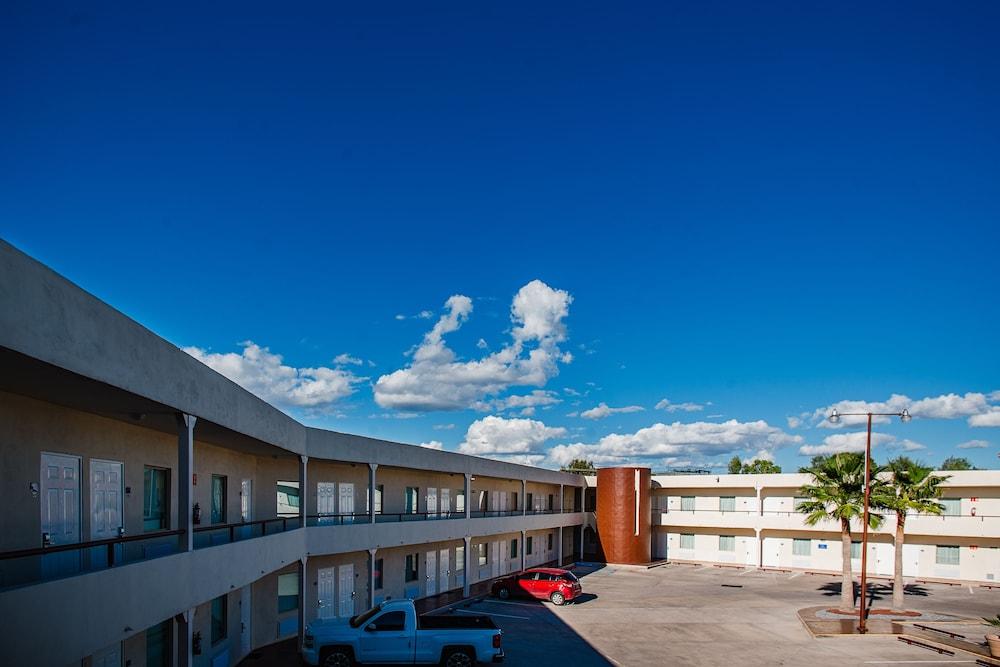 American Inn Hotel und Suites Delicias Exterior foto